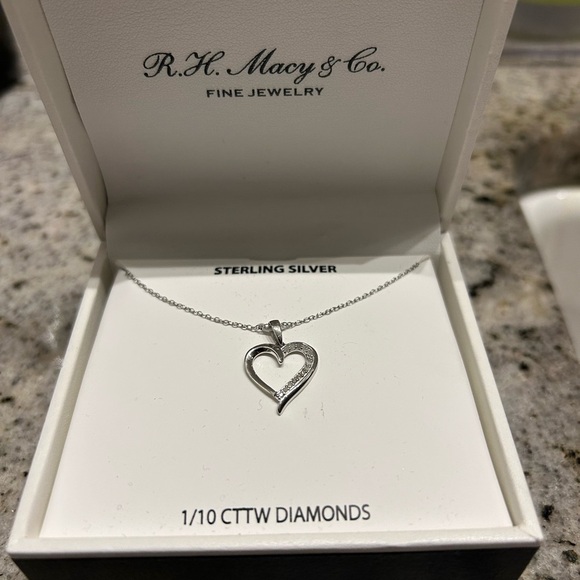 Macy's
Diamond Heart 18" Pendant Necklace (1/10 ct. t.w.) in Sterling Silver - Picture 1 of 3